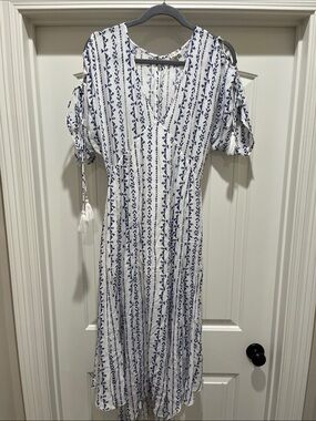 Women’s White and Blue Printed Cold-Shoulder Midi Dress